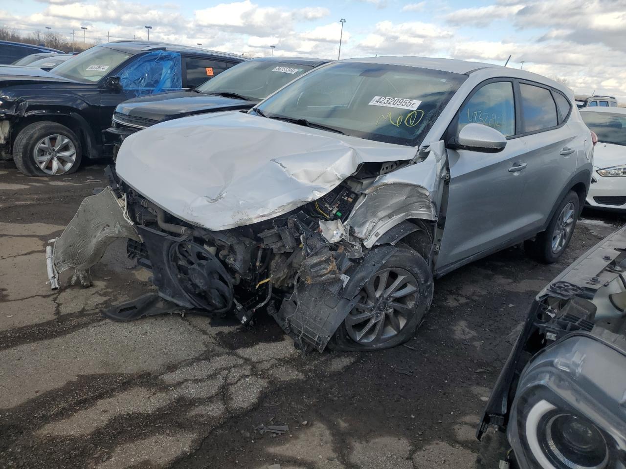 2016 HYUNDAI TUCSON SE