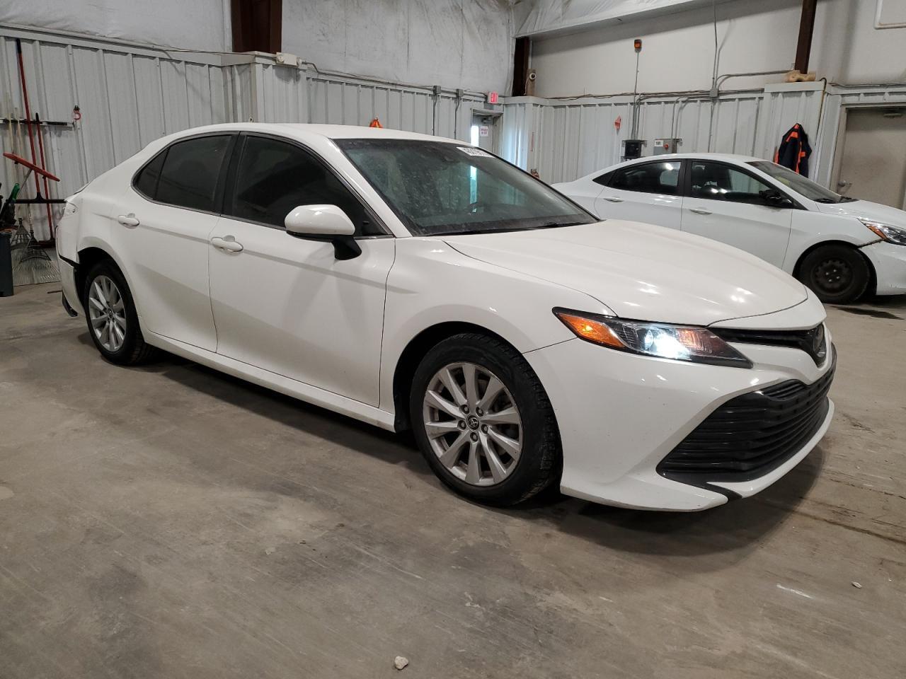 2018 TOYOTA CAMRY L - Фото 4