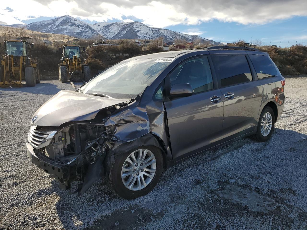 2015 TOYOTA SIENNA XLE