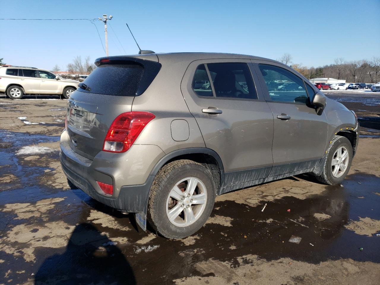 2021 CHEVROLET TRAX LS - Image 3