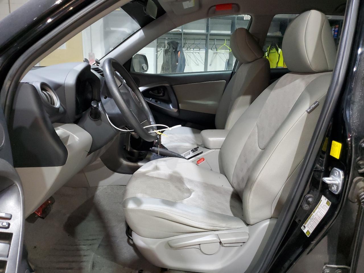 2011 TOYOTA RAV4 - Фото 7