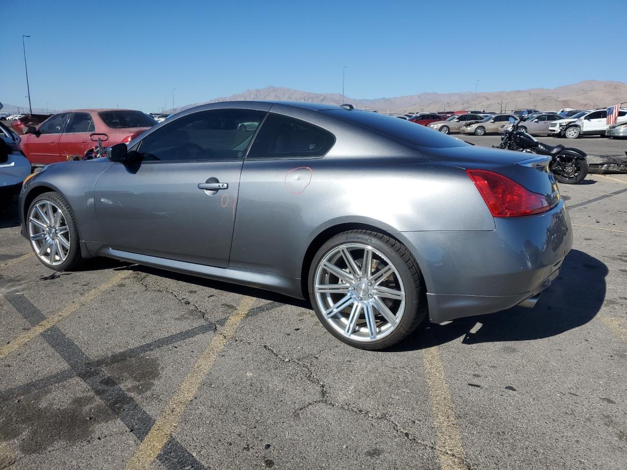2011 INFINITI G37 - Image 2