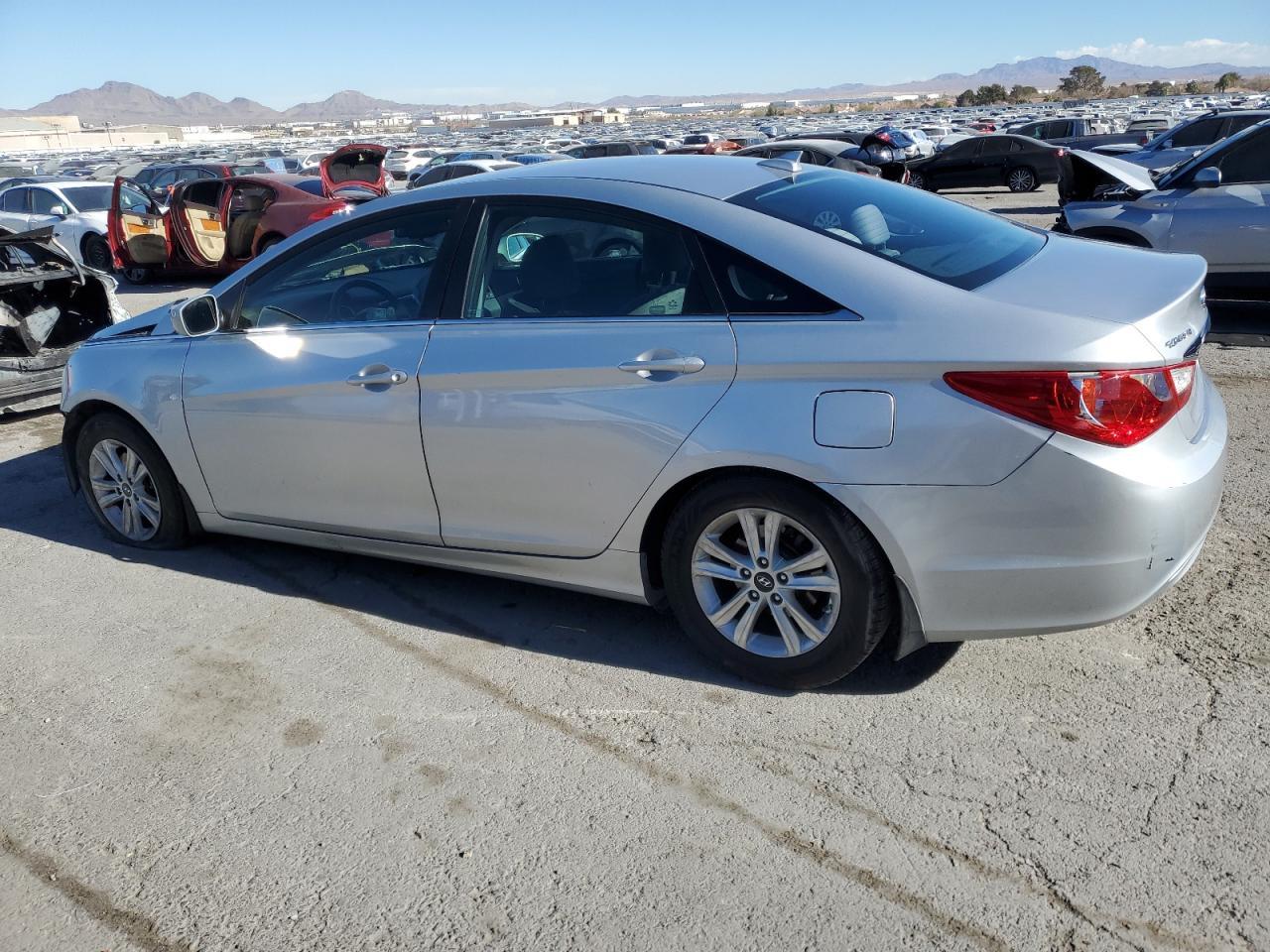 2013 HYUNDAI SONATA GLS - Image 2