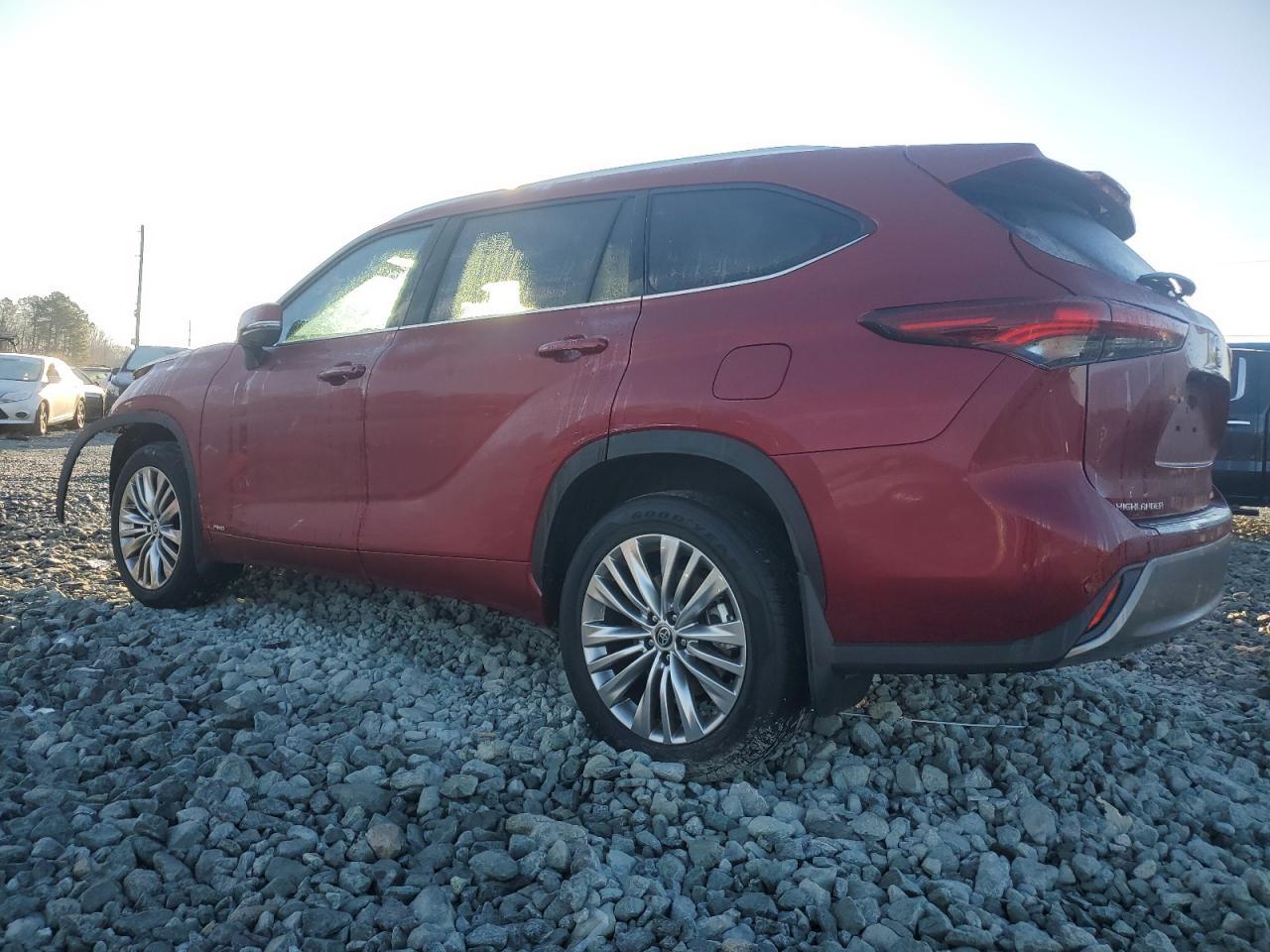 2024 TOYOTA HIGHLANDER - Image 2