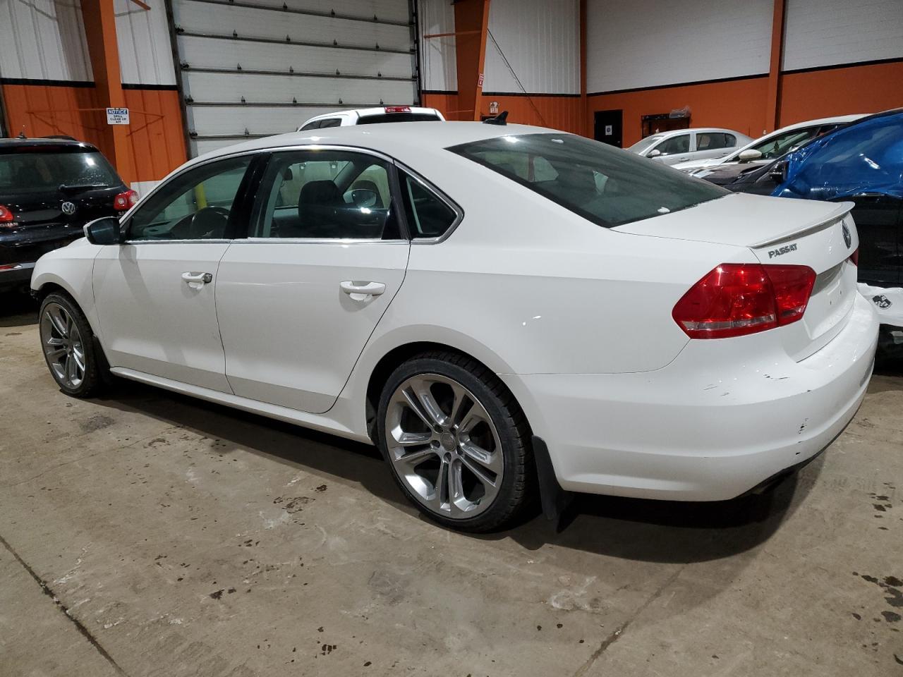 2015 VOLKSWAGEN PASSAT SE - Фото 2