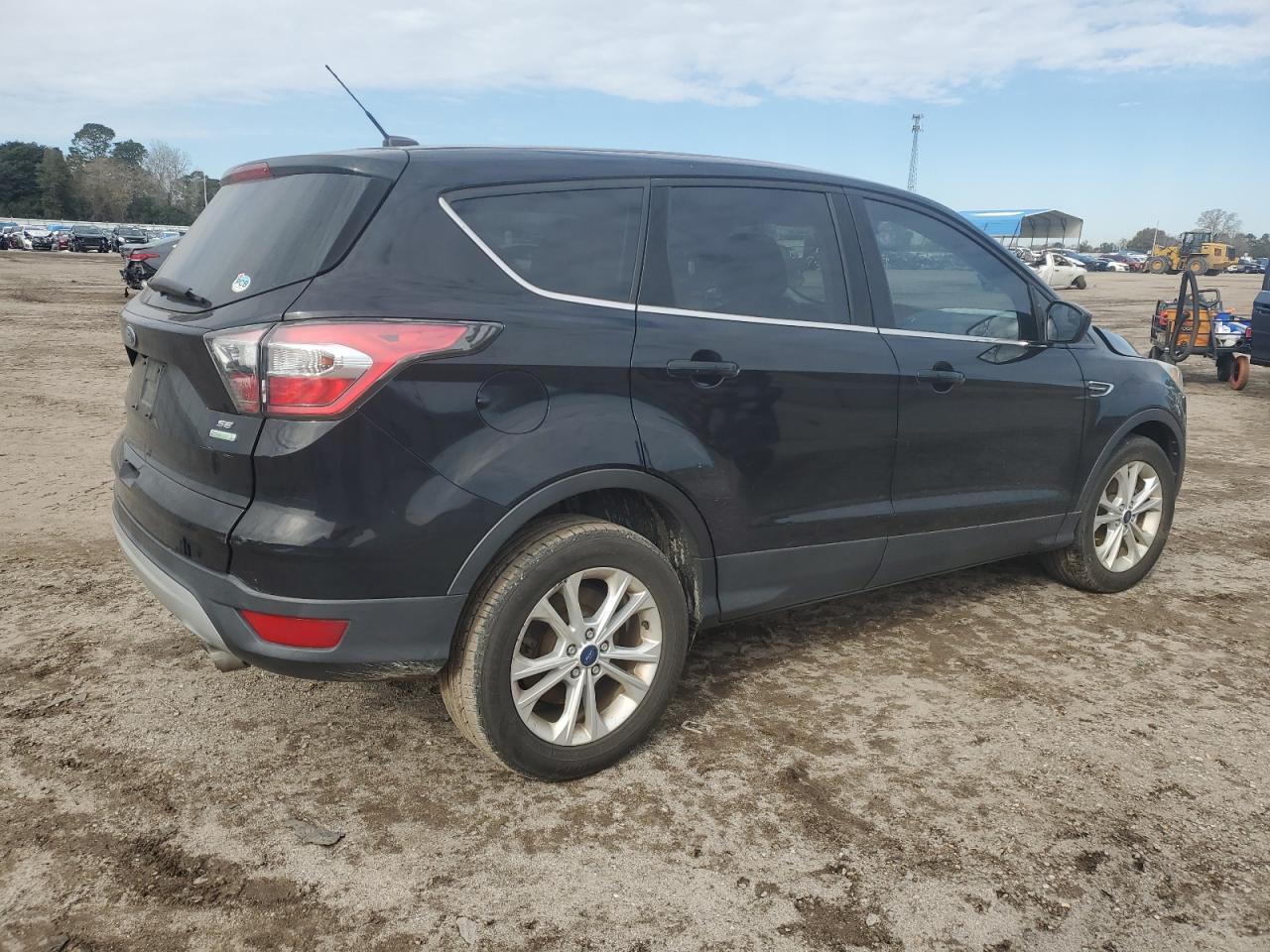 2017 FORD ESCAPE SE - Image 3