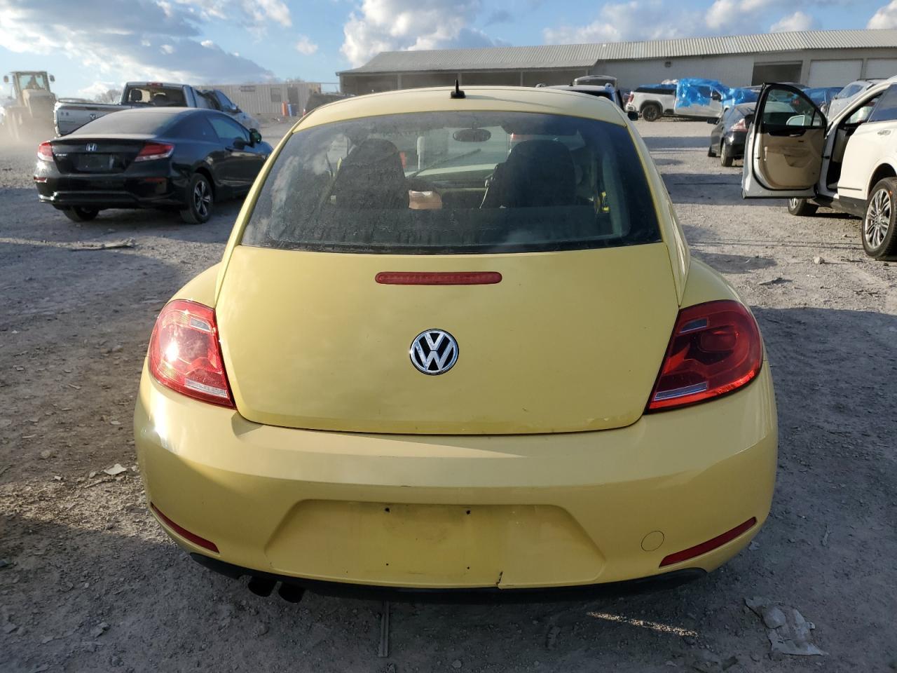 2012 VOLKSWAGEN BEETLE - Фото 6