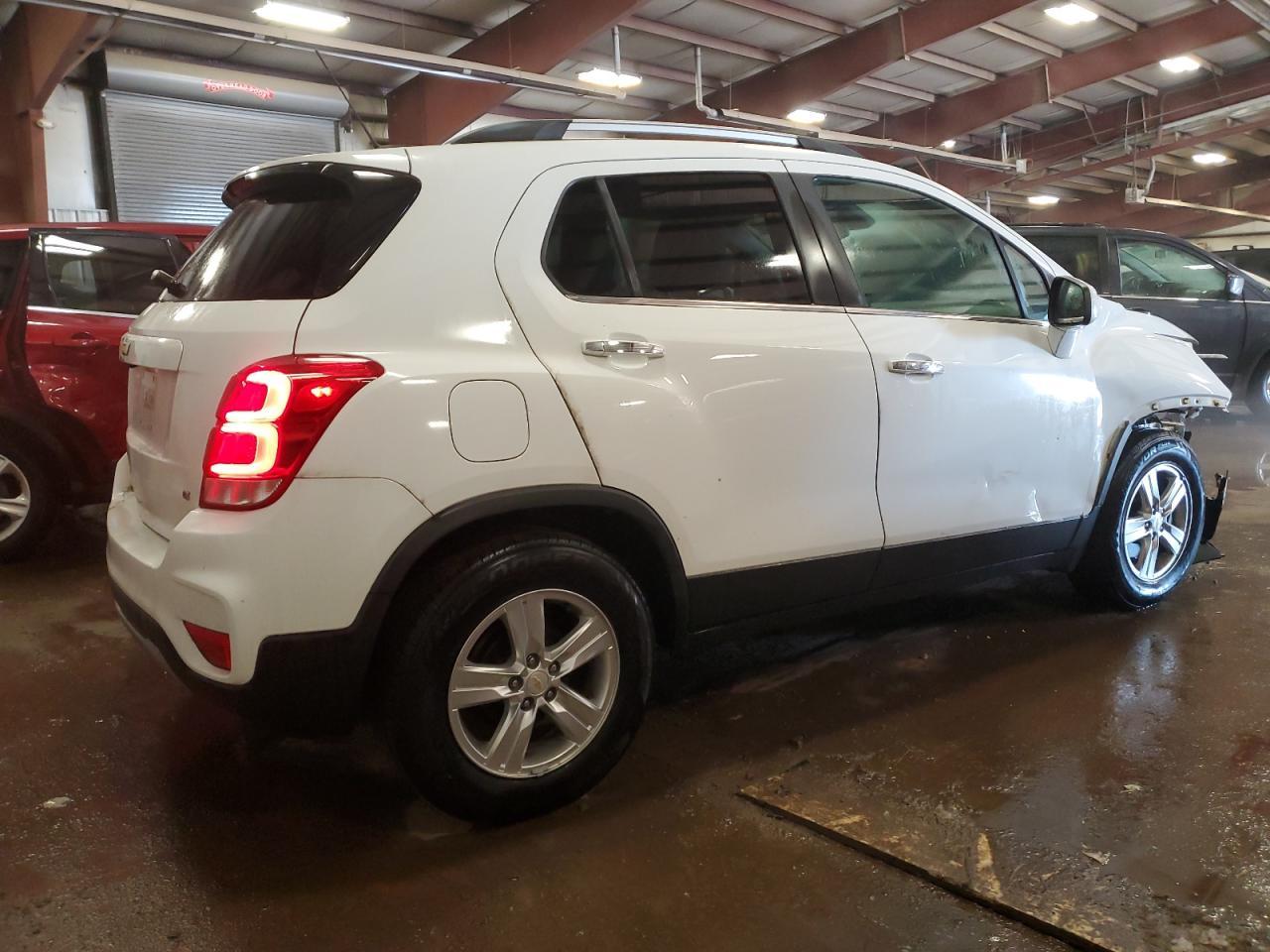 2019 CHEVROLET TRAX 1LT - Image 3