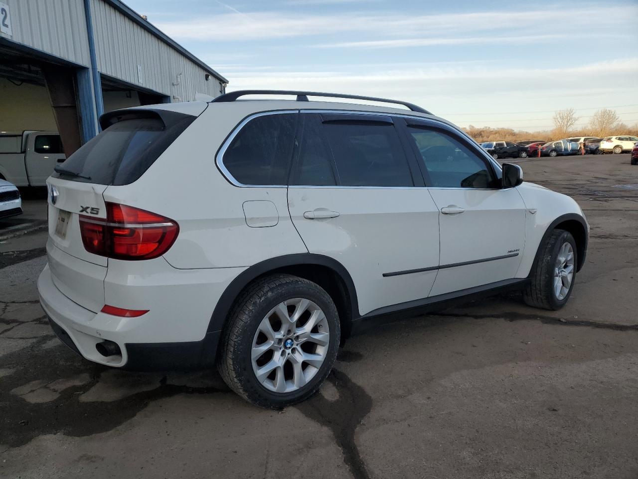 2013 BMW X5 XDRIVE3 - Image 3