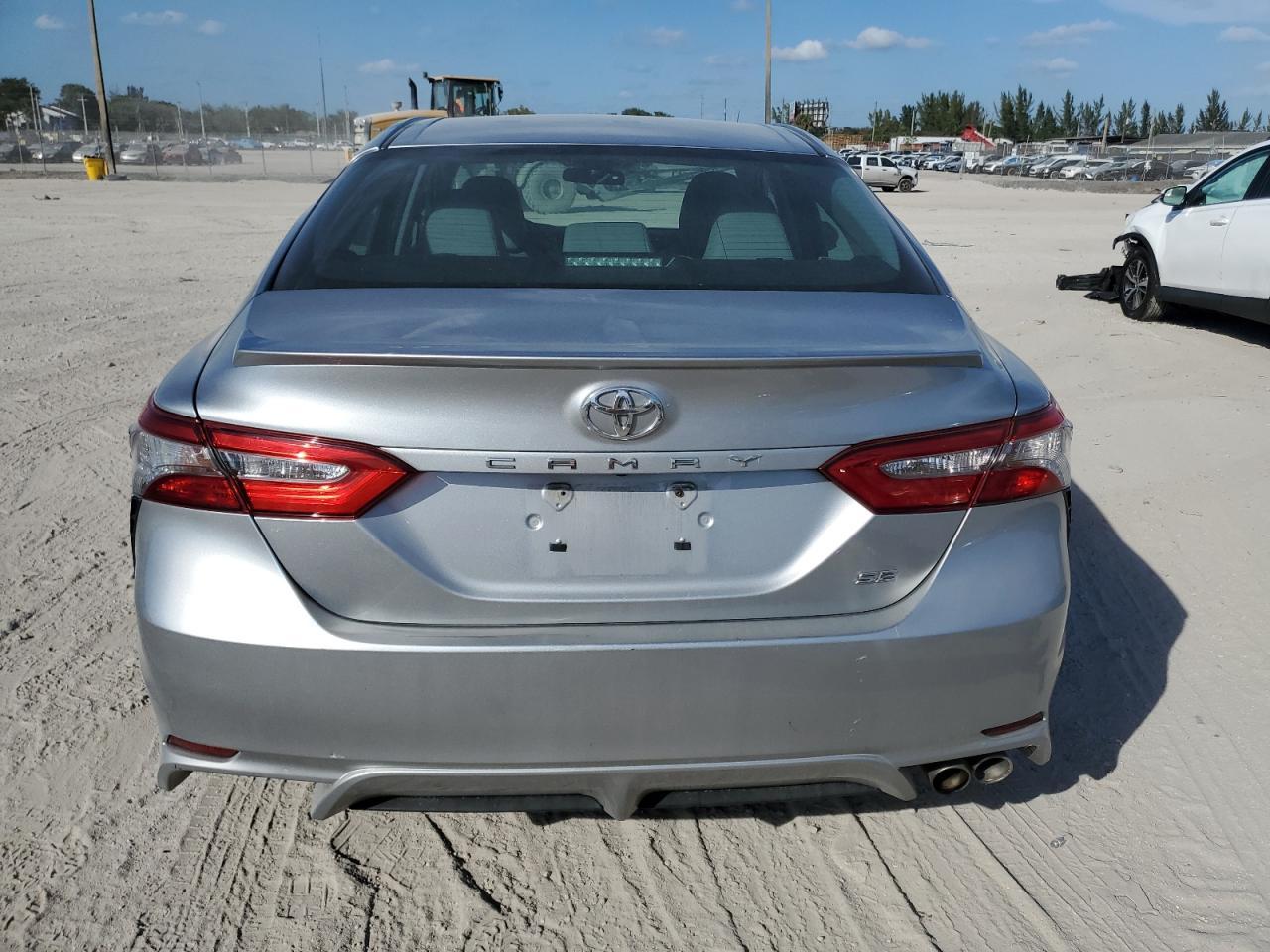 2018 TOYOTA CAMRY L - Фото 6