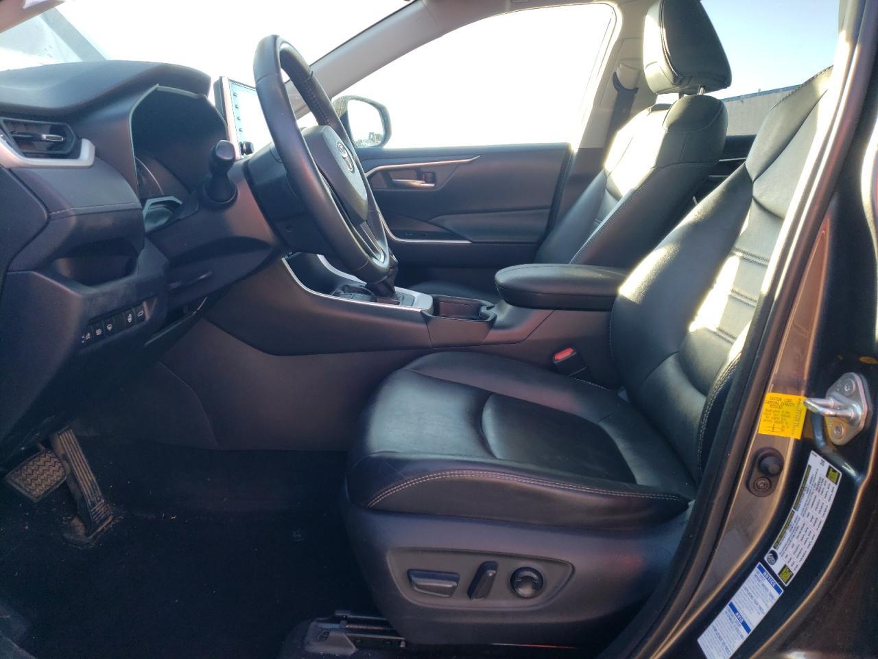 2019 TOYOTA RAV4 XLE P - Фото 7