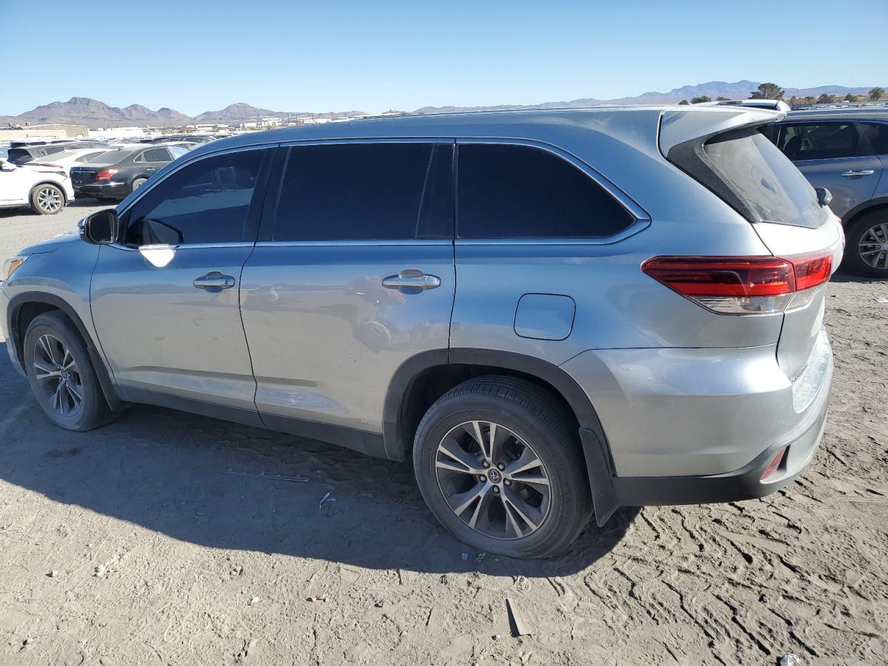 2019 TOYOTA HIGHLANDER - Image 2