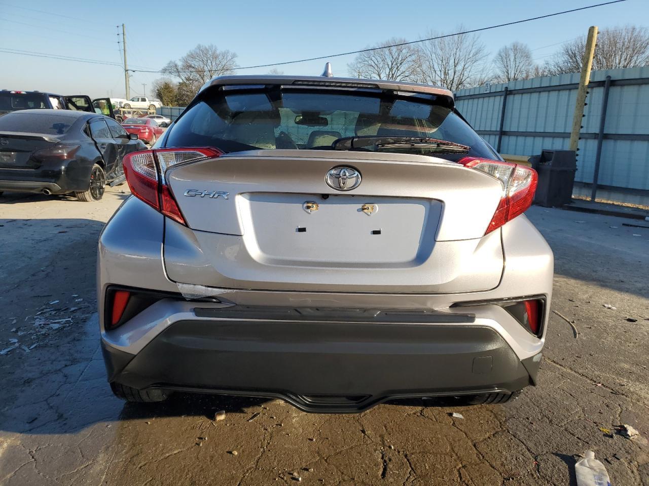 2019 TOYOTA C-HR XLE - Image 6