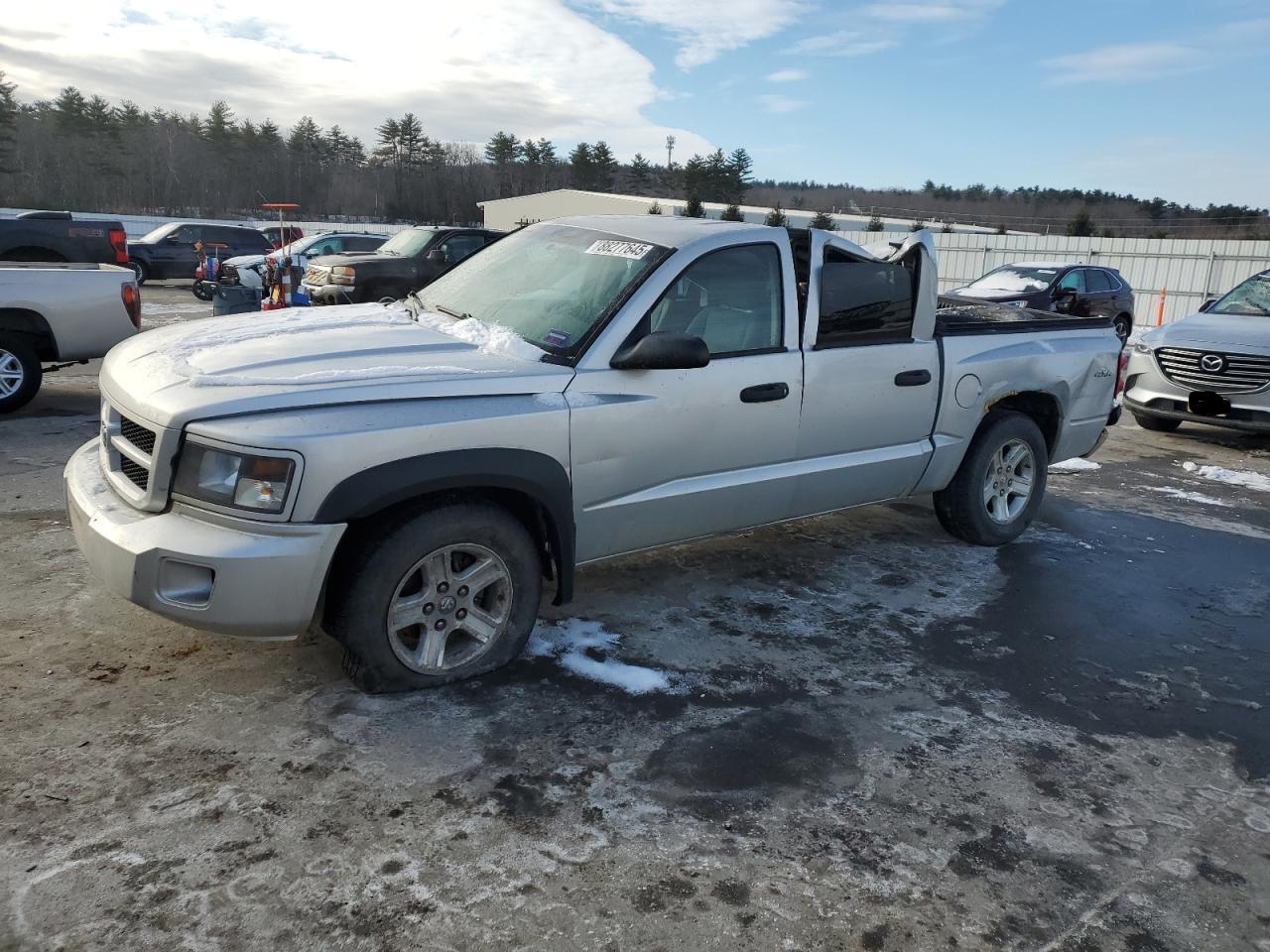 2011 DODGE DAKOTA SLT