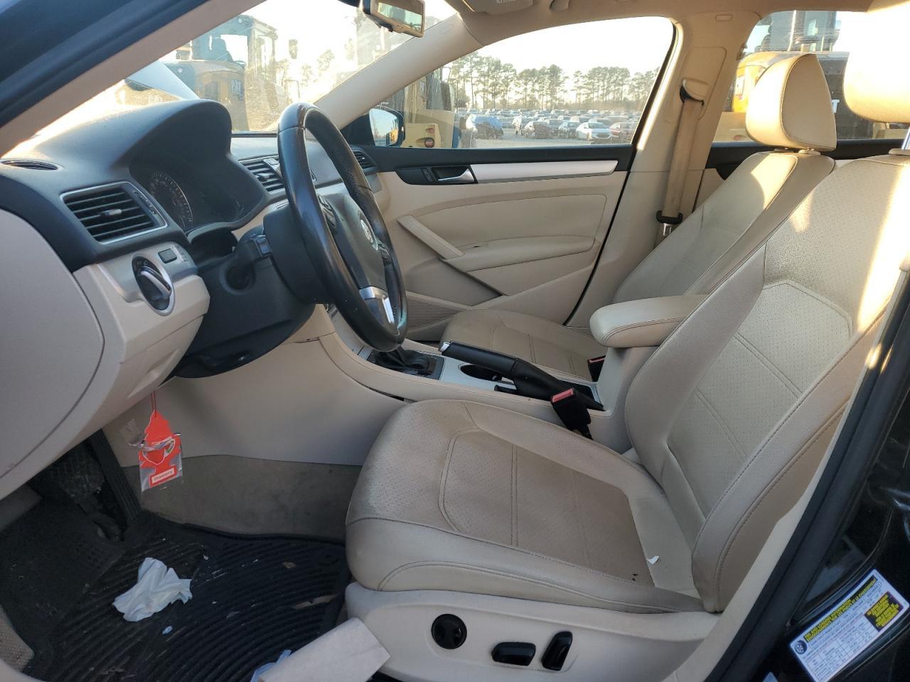 2013 VOLKSWAGEN PASSAT SE - Image 7