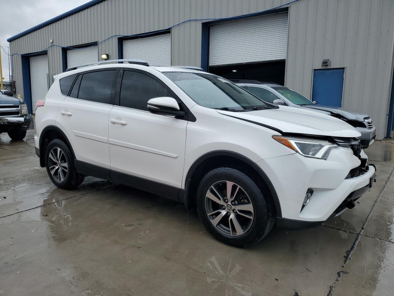 2017 TOYOTA RAV4 XLE - Фото 4