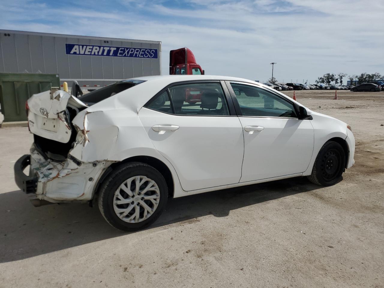 2018 TOYOTA COROLLA L - Image 3