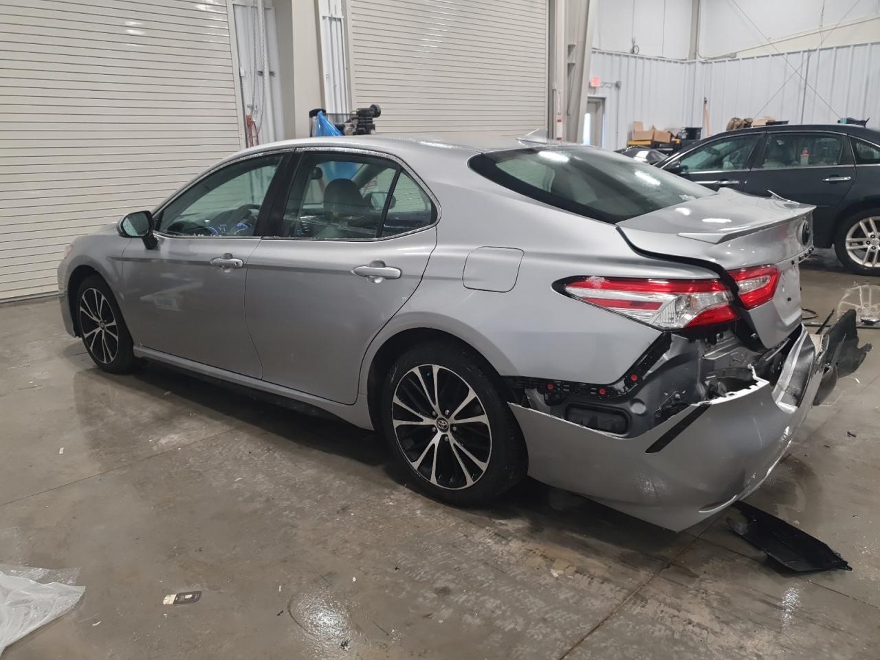 2020 TOYOTA CAMRY SE - Фото 2