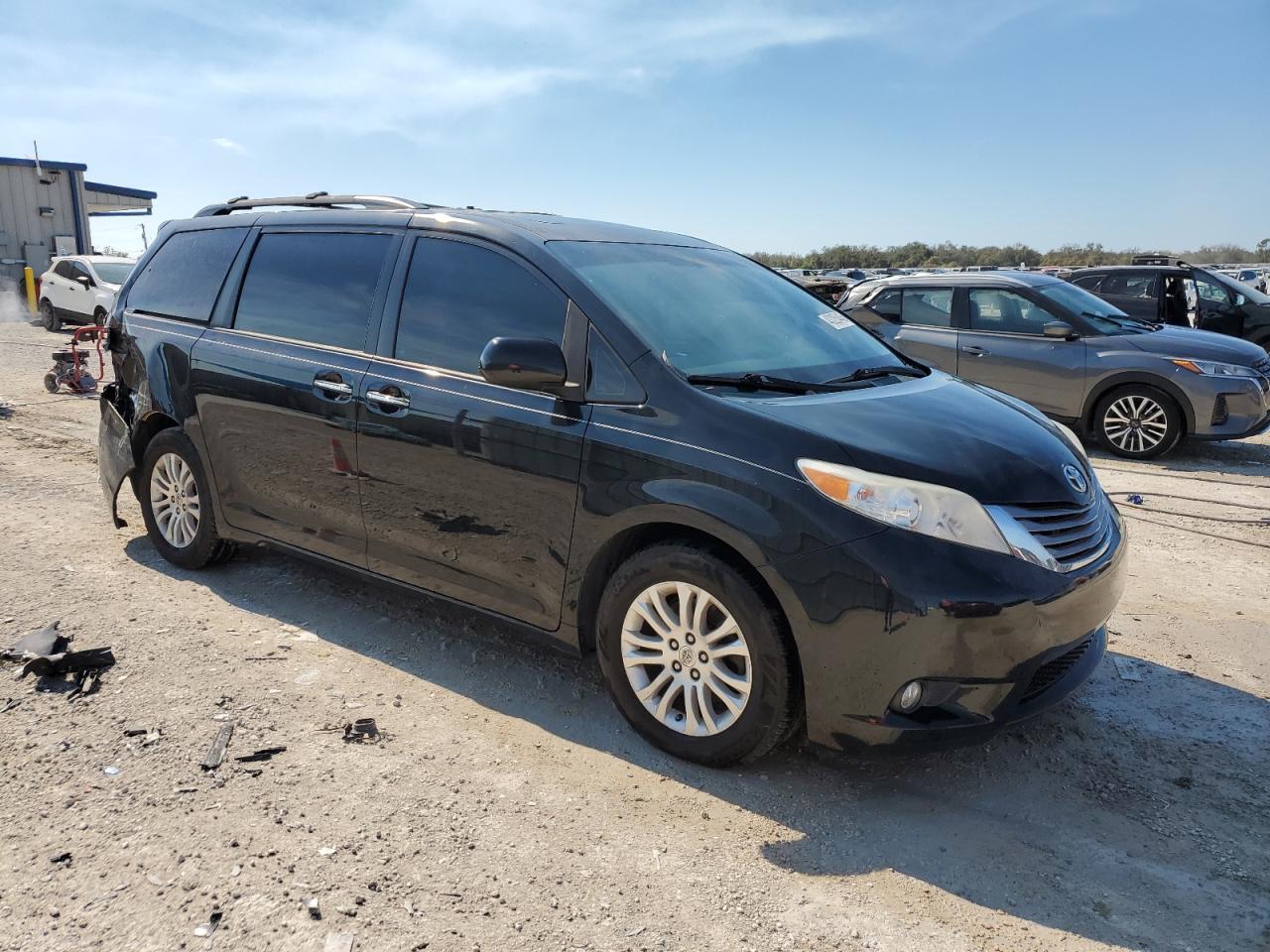2015 TOYOTA SIENNA XLE - Фото 4