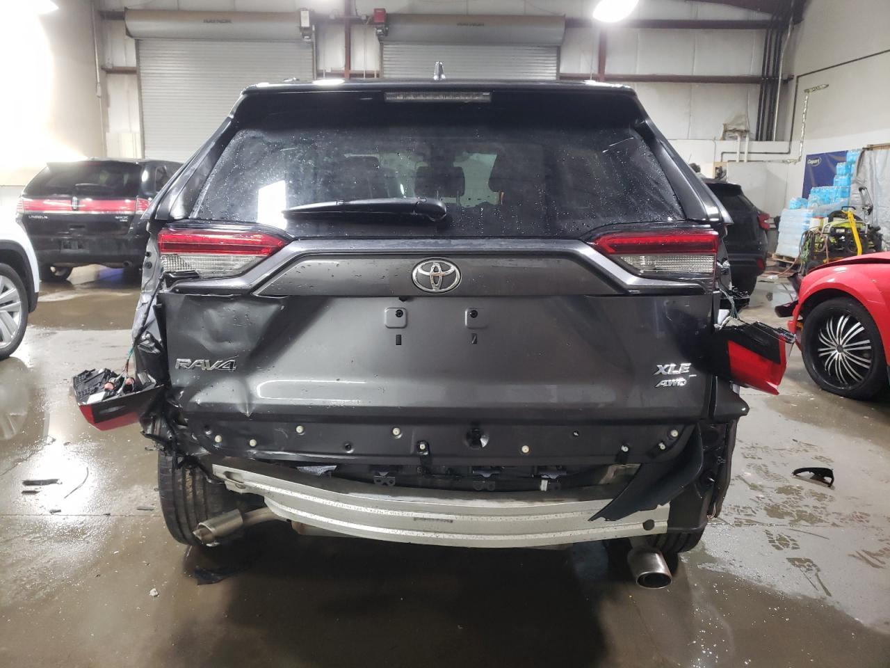 2019 TOYOTA RAV4 XLE P - Фото 6