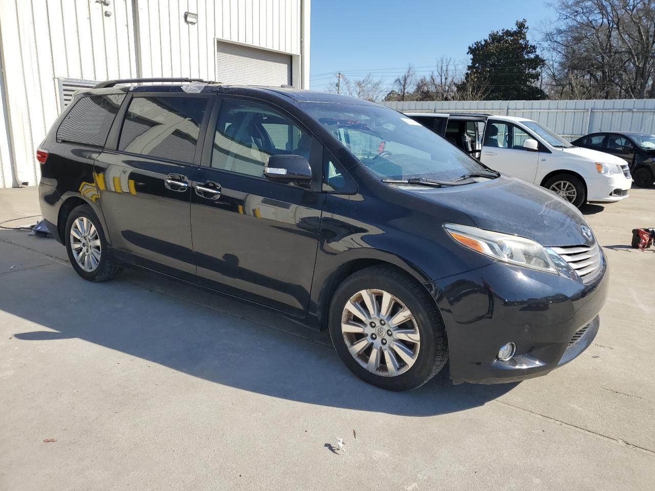 2015 TOYOTA SIENNA XLE - Фото 4