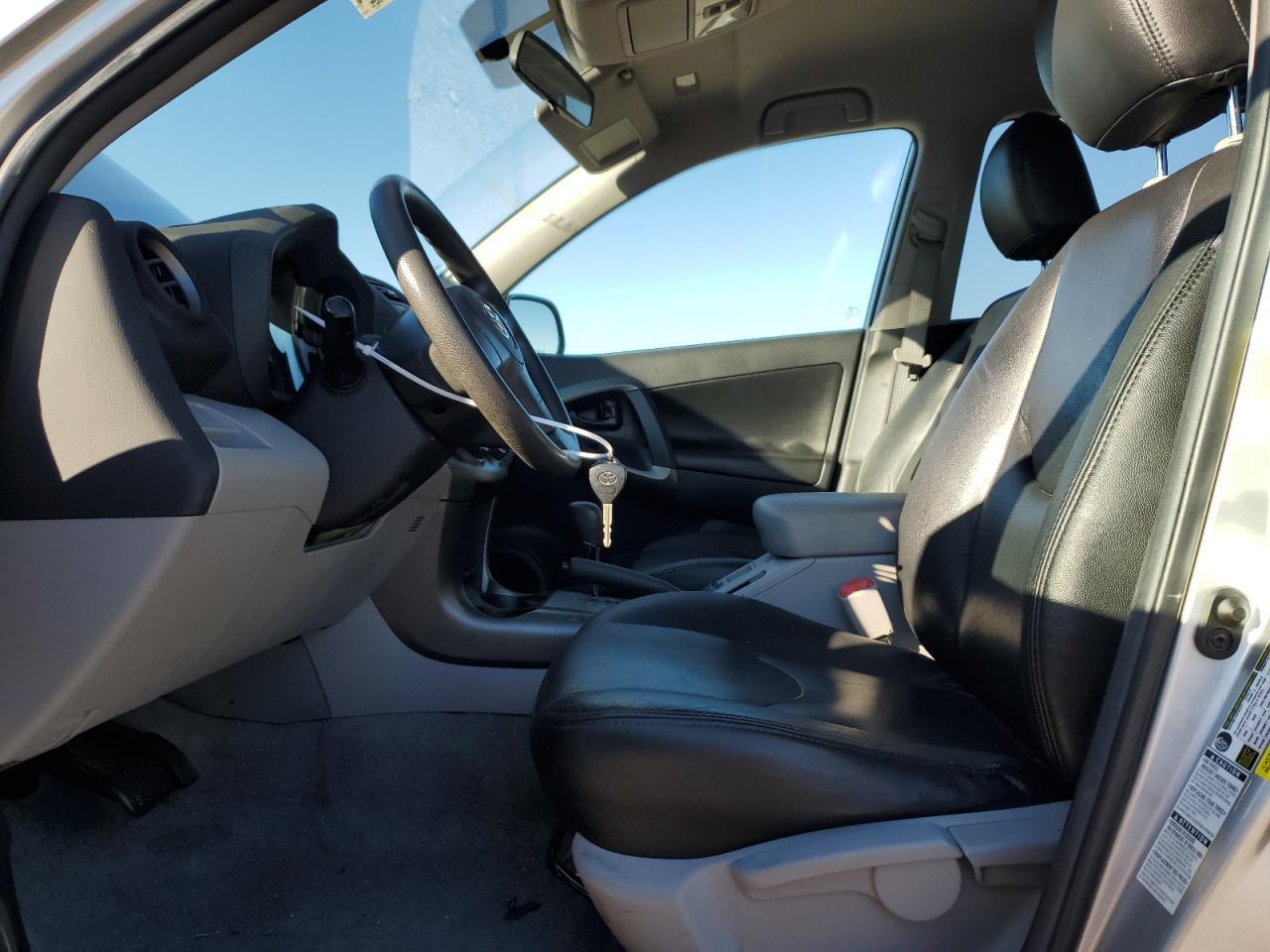 2011 TOYOTA RAV4 - Image 7