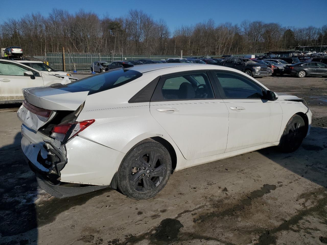 2022 HYUNDAI ELANTRA SE - Фото 3