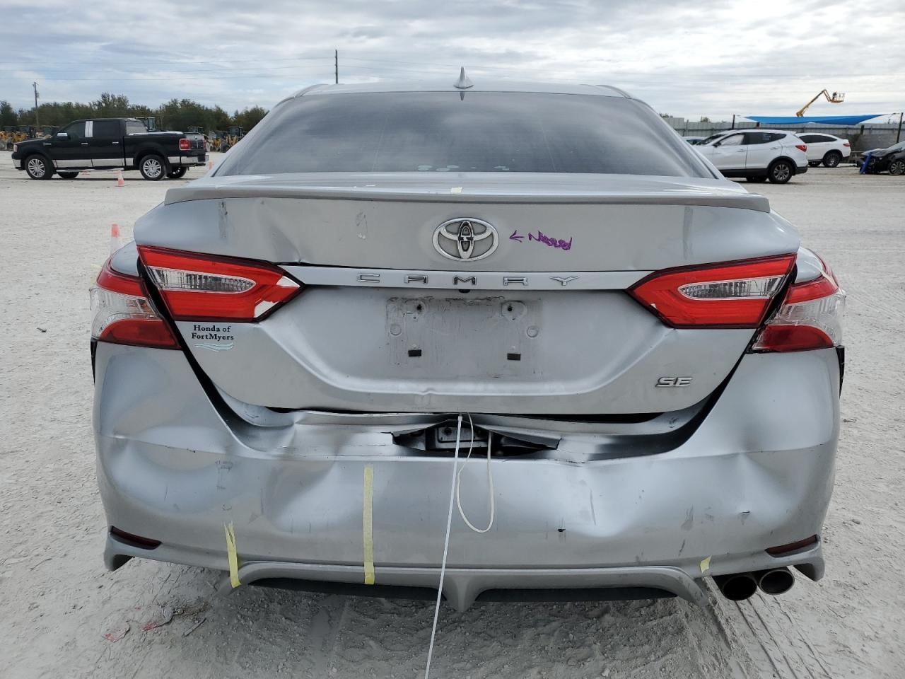 2020 TOYOTA CAMRY SE - Фото 6
