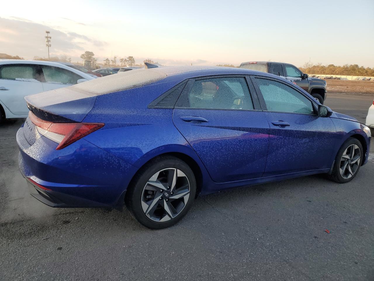 2023 HYUNDAI ELANTRA SE - Image 3