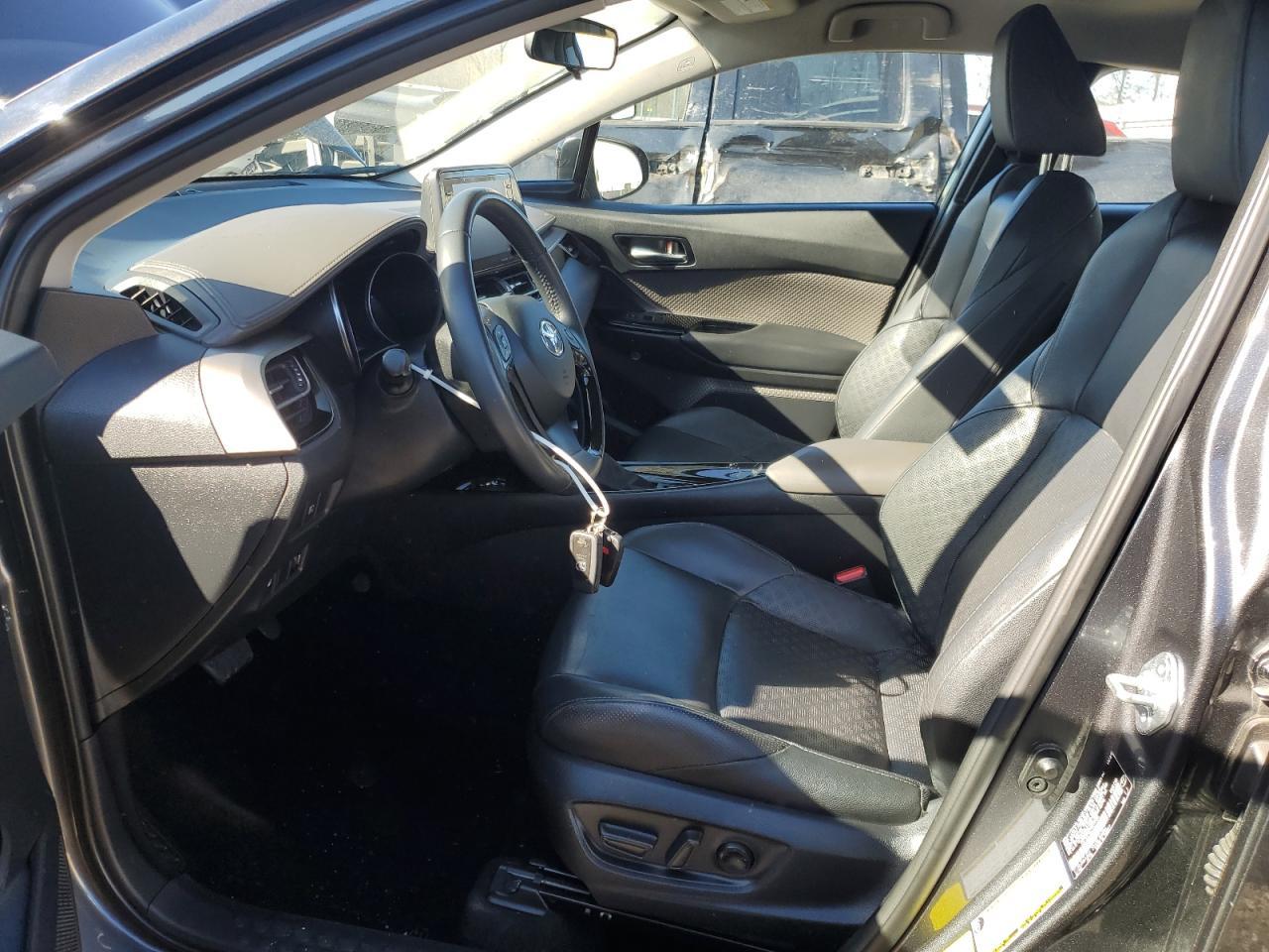 2021 TOYOTA C-HR XLE - Фото 7