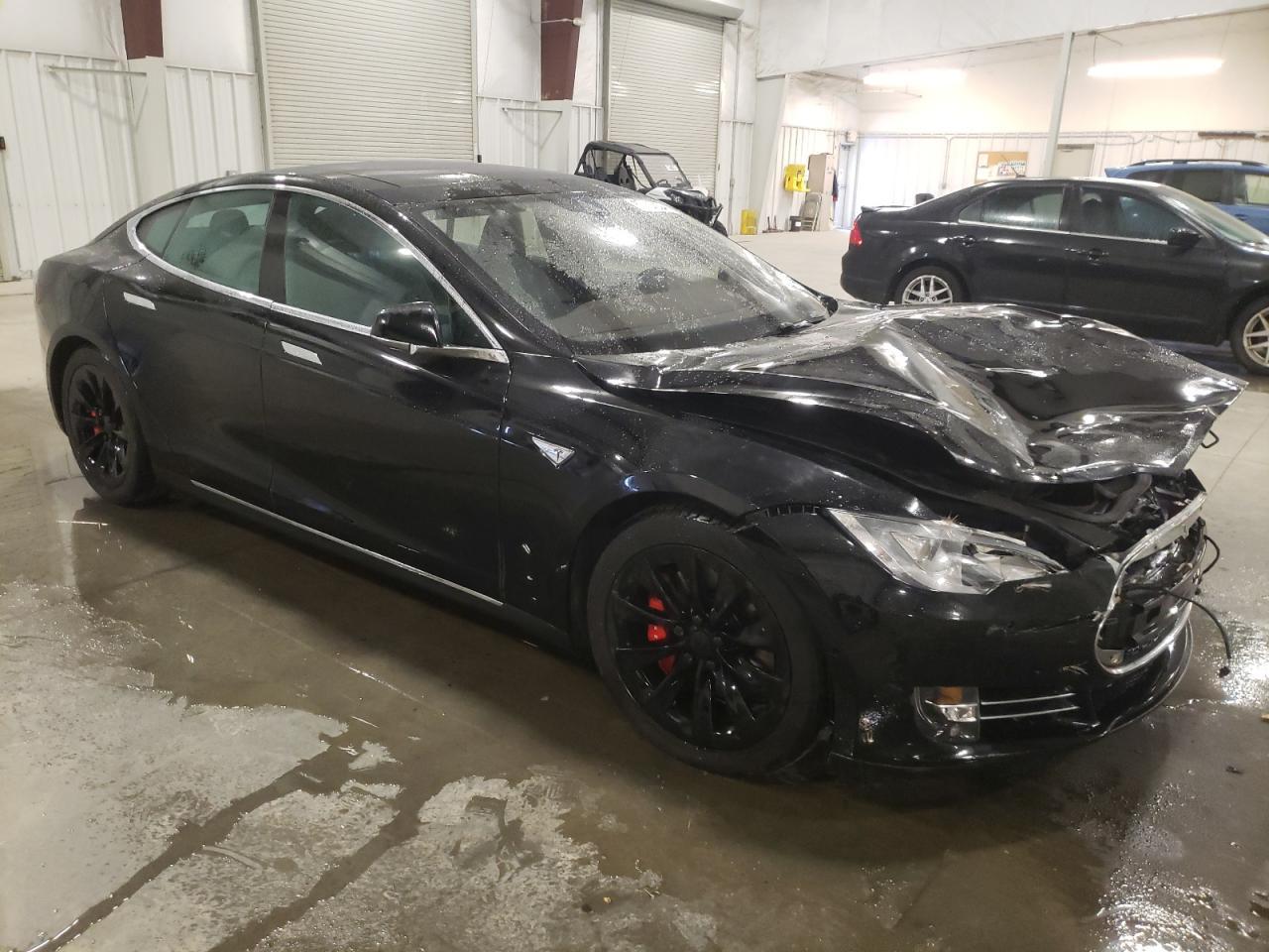 2015 TESLA MODEL S P8 - Image 4