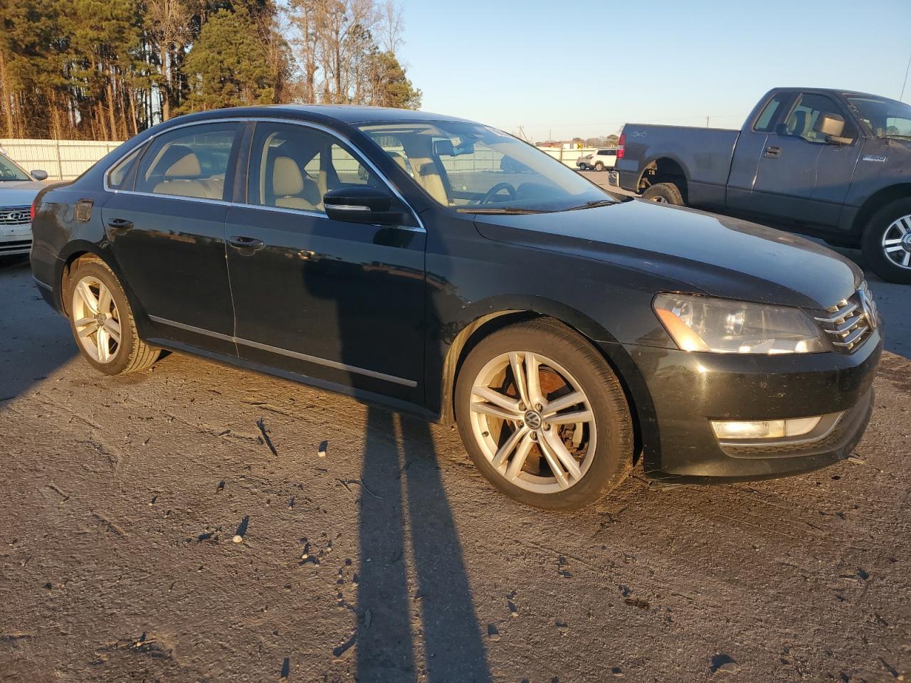 2013 VOLKSWAGEN PASSAT SE - Image 4