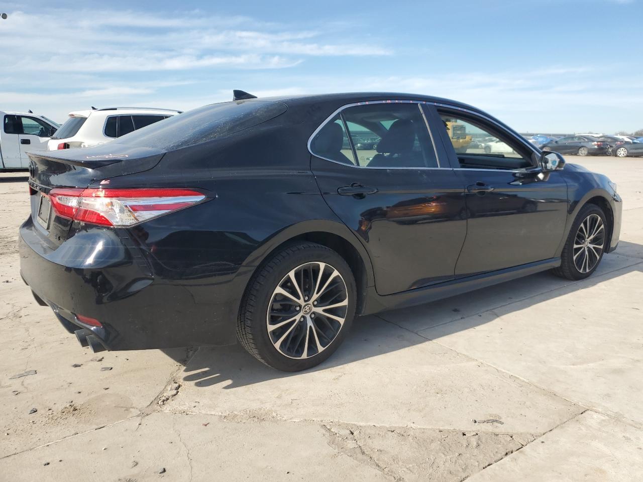 2020 TOYOTA CAMRY SE - Image 3