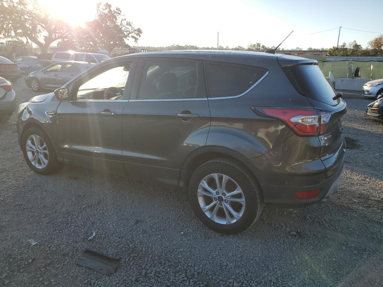 2017 FORD ESCAPE SE - Фото 2