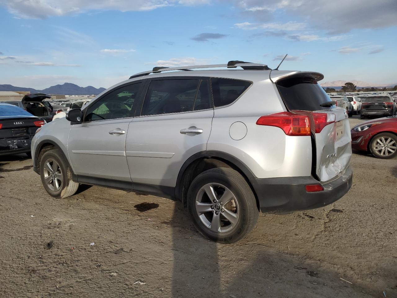 2015 TOYOTA RAV4 XLE - Фото 2