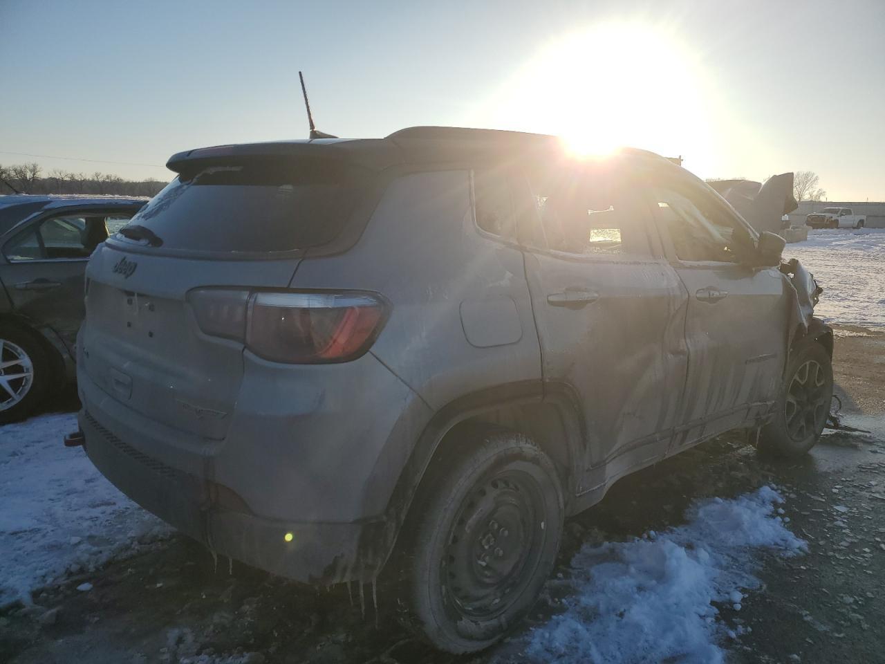 2019 JEEP COMPASS TR - Фото 3