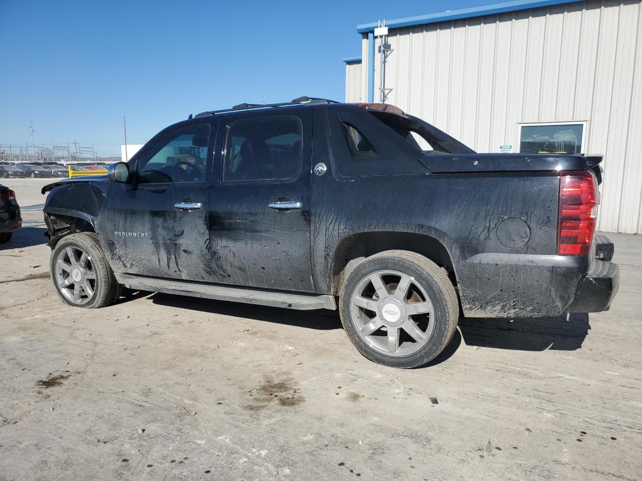 2013 CHEVROLET AVALANCHE - Фото 2