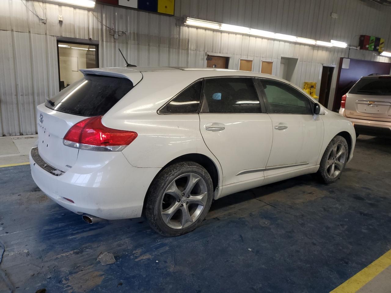 2011 TOYOTA VENZA - Фото 3