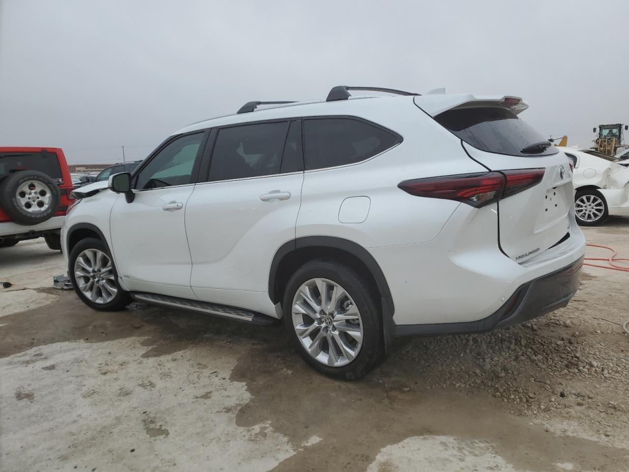 2024 TOYOTA HIGHLANDER - Image 2
