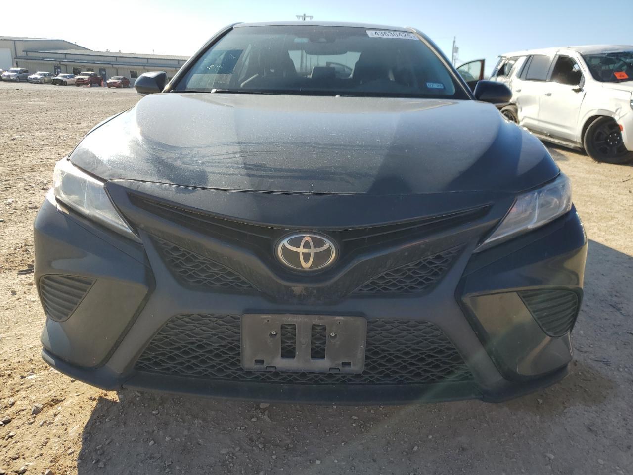 2020 TOYOTA CAMRY SE - Фото 5