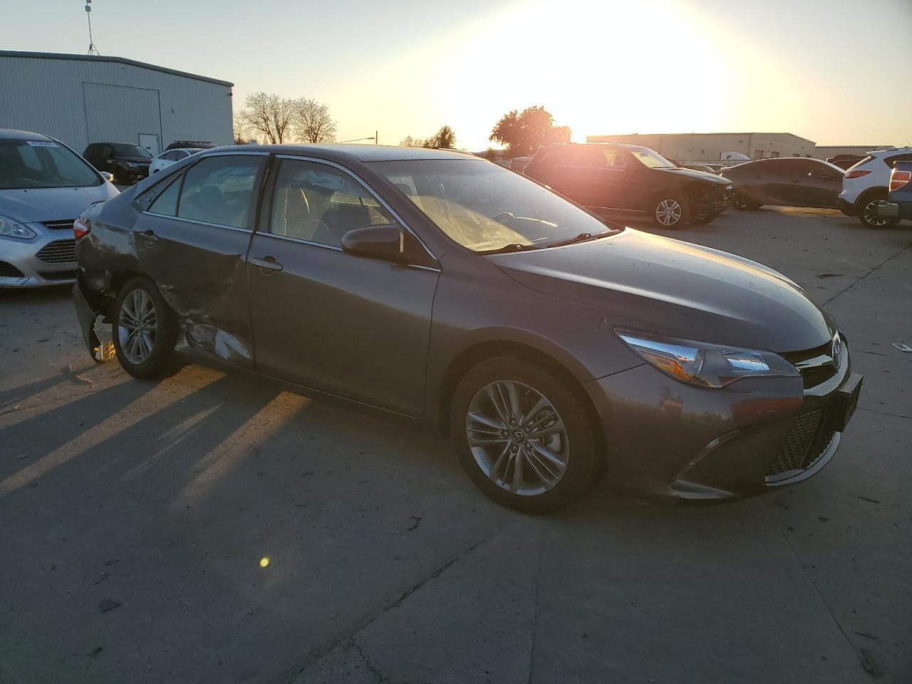 2017 TOYOTA CAMRY LE - Фото 4