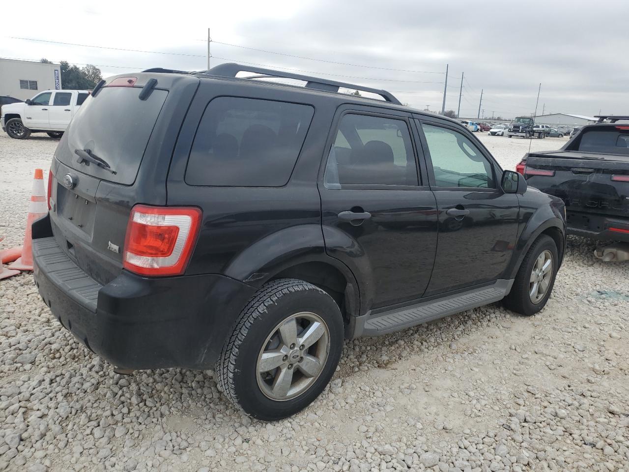 2010 FORD ESCAPE XLT - Image 3