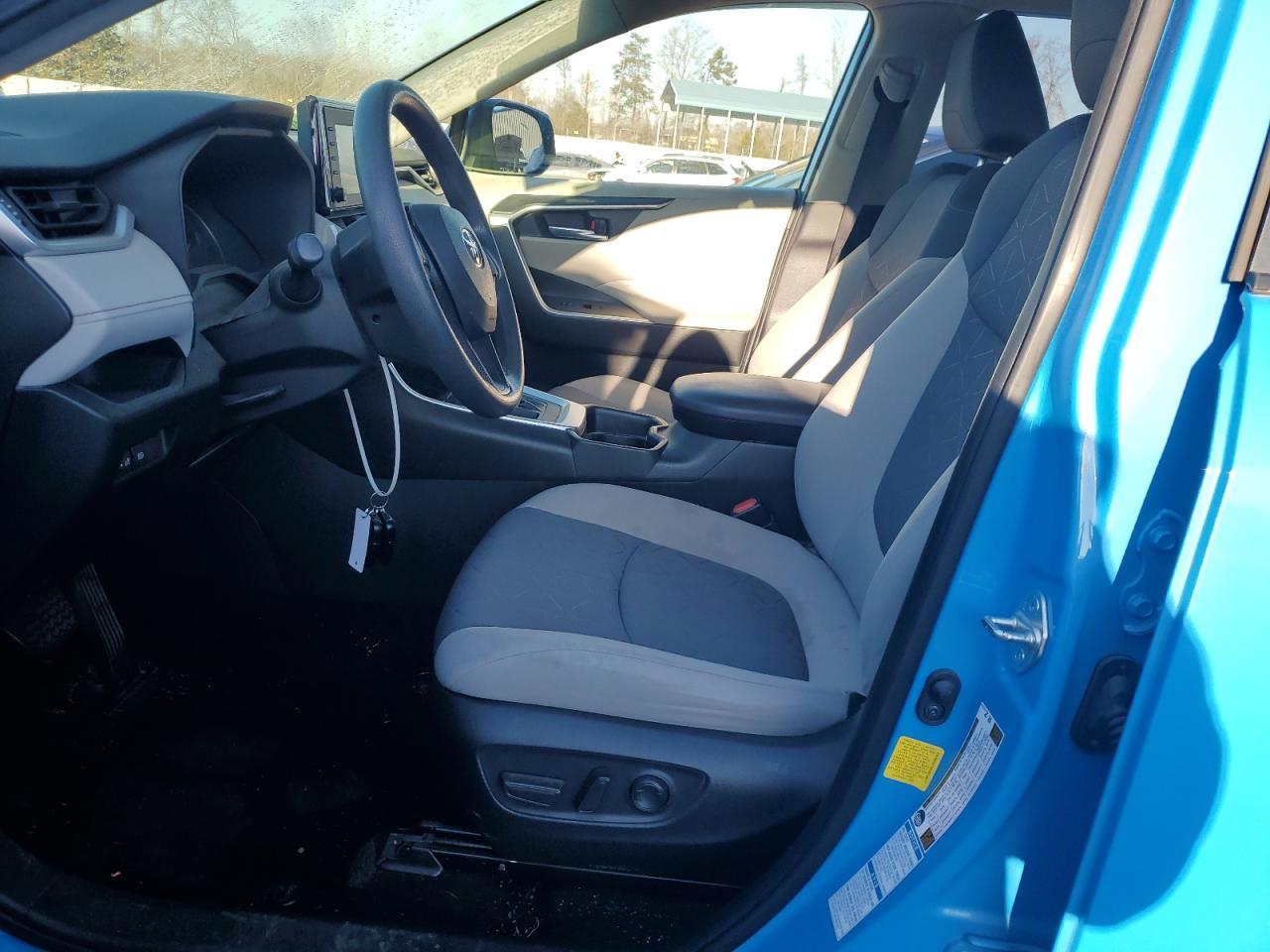 2020 TOYOTA RAV4 XLE - Image 7