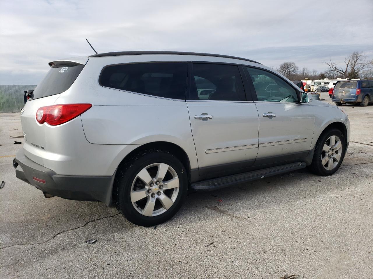 2012 CHEVROLET TRAVERSE L - Фото 3