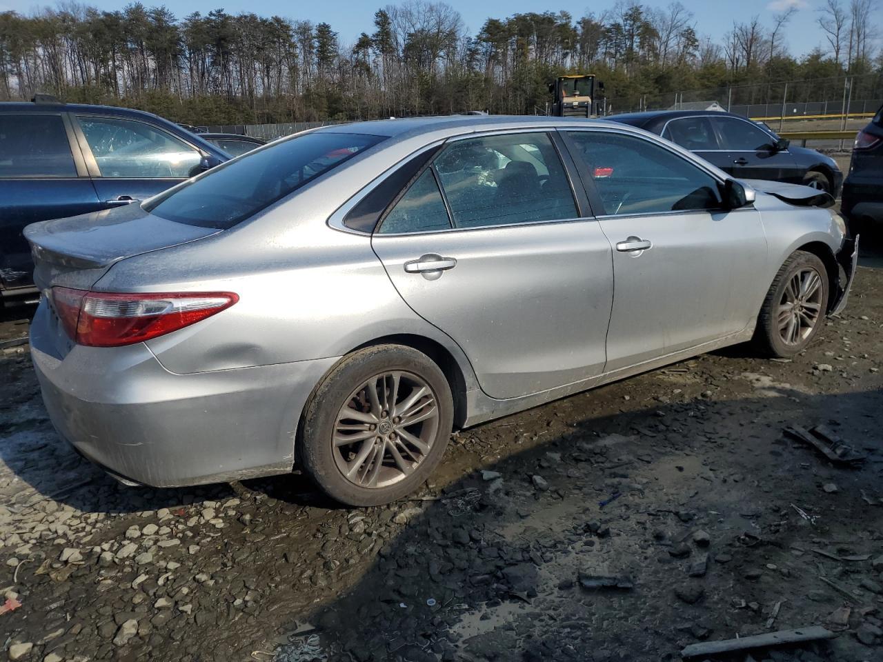 2015 TOYOTA CAMRY LE - Фото 3