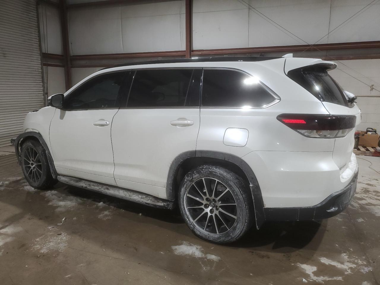 2018 TOYOTA HIGHLANDER - Image 2