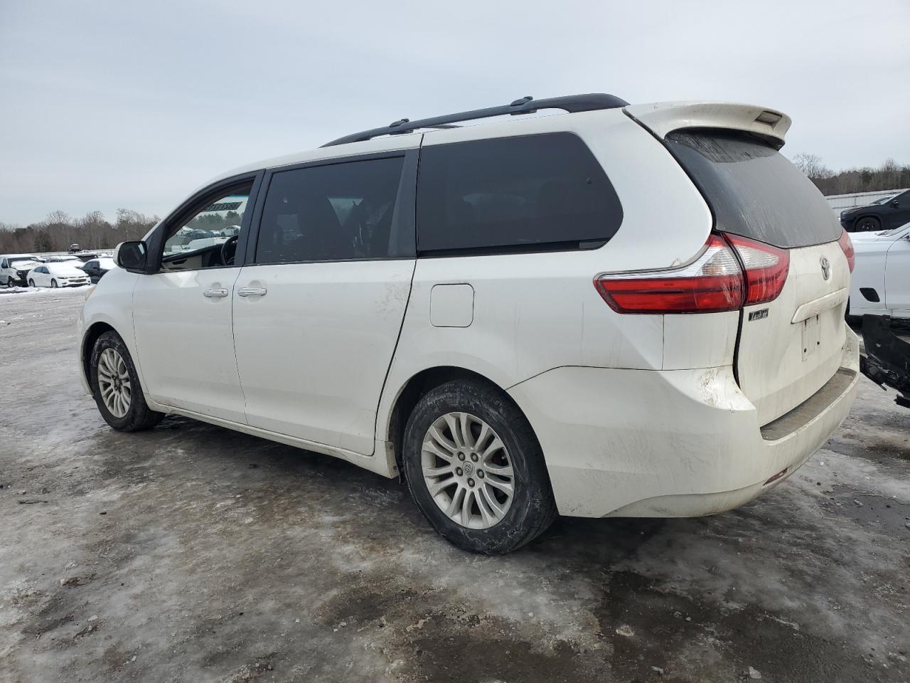 2015 TOYOTA SIENNA XLE - Фото 2