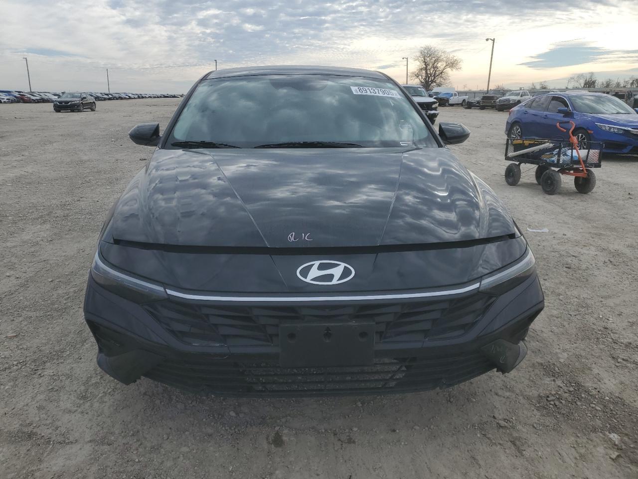 2024 HYUNDAI ELANTRA SE - Фото 5