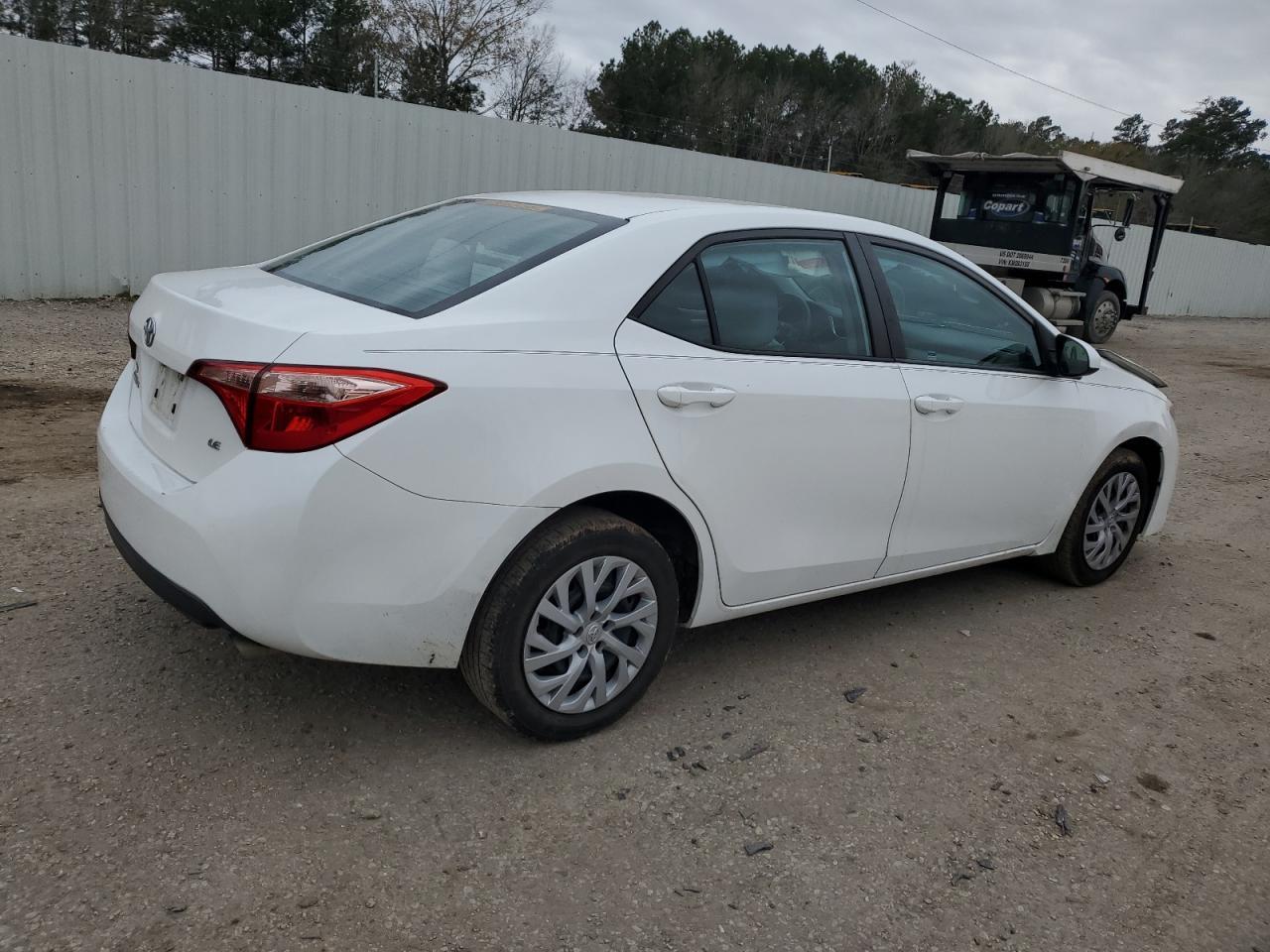 2019 TOYOTA COROLLA L - Фото 3