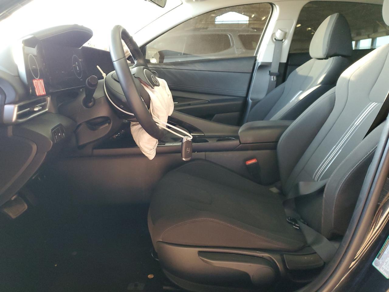 2023 HYUNDAI ELANTRA SE - Image 7